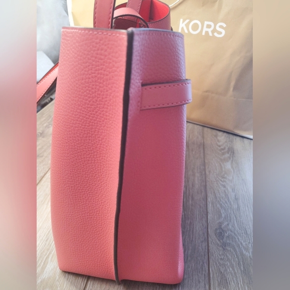 NEW beautiful Michael Kors large Emelia tote Grapefruit (light coral) - Picture 11 of 16